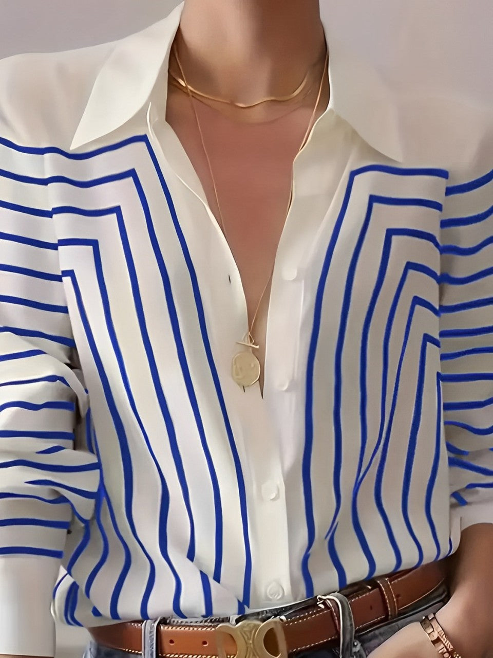 Blusa a rayas elegante con botones frontales – Zaira